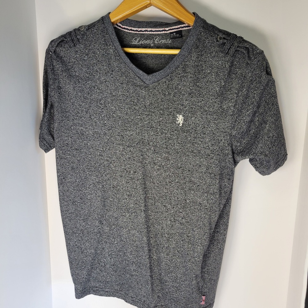 Lions Crest English Laundry Mens Gray Heather V-Neck T-Shirt Epaulettes Size M